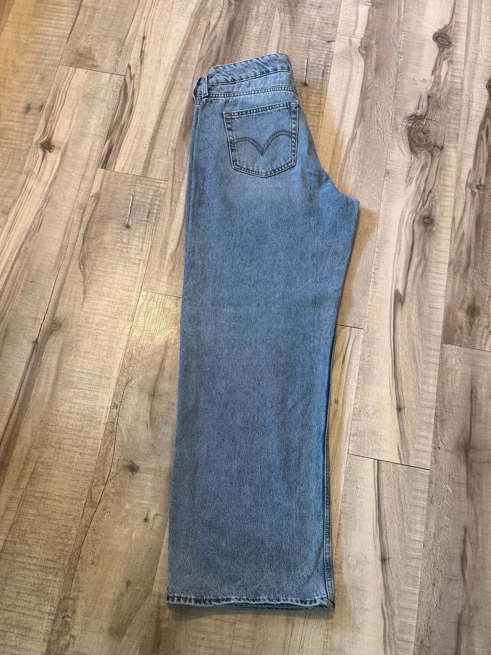 Women’s Levi’s Super Low Double-Button Relaxed Fit Jeans NWOT - Picture 5 of 7